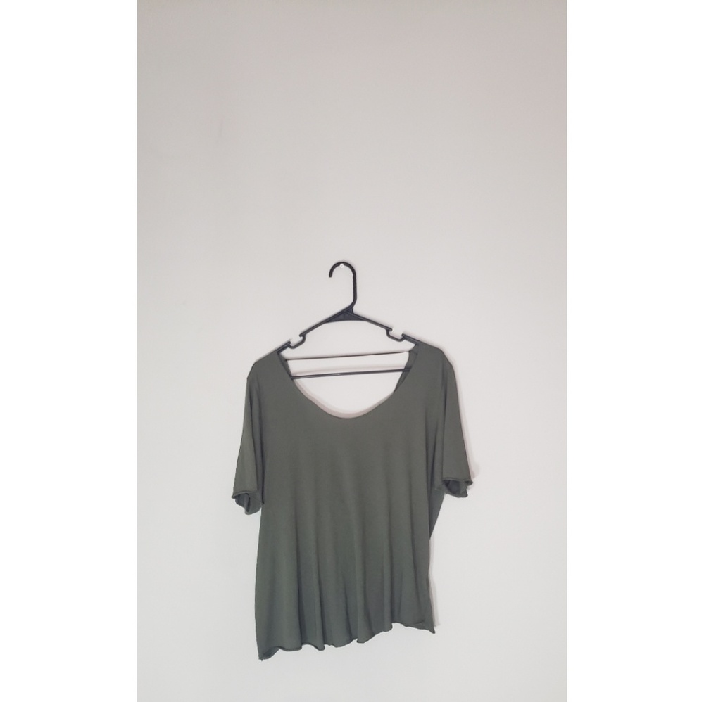 Butter soft flowy twist back t-shirt